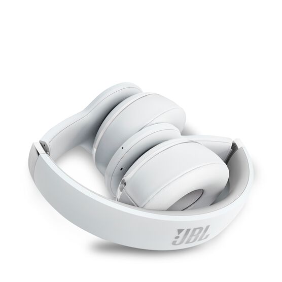 JBL  Everest 300 - White - On-ear Wireless Headphones - Detailshot 1 JBL  Everest 300 - White - On-ear Wireless Headphones - Detailshot 1